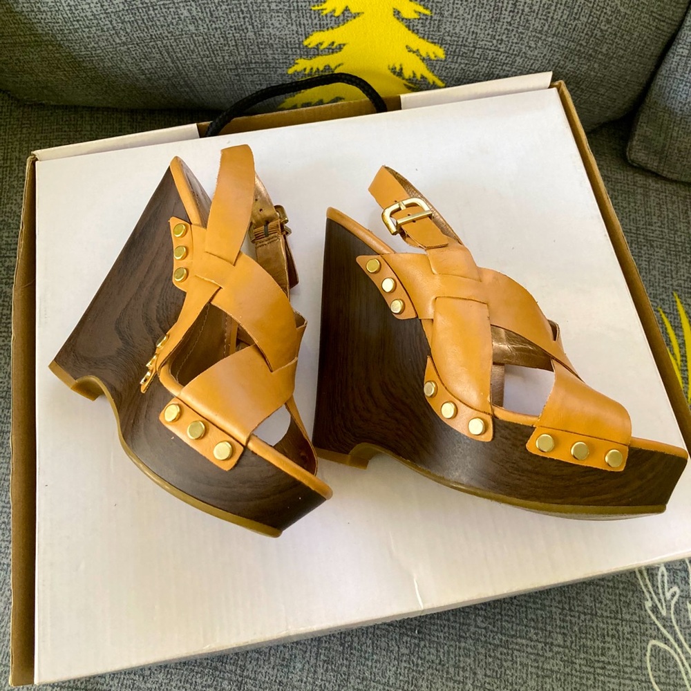 BCBG high heels 6-1/2